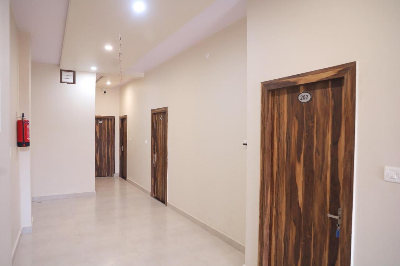 מטורה Hotel Keshavam Inn מראה חיצוני תמונה